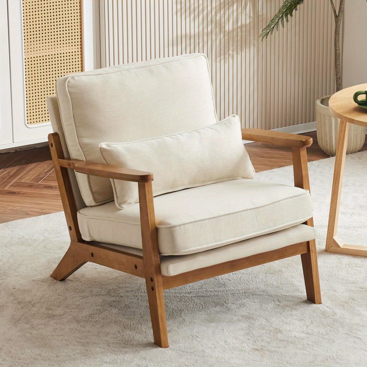Wide armrest lounge chair